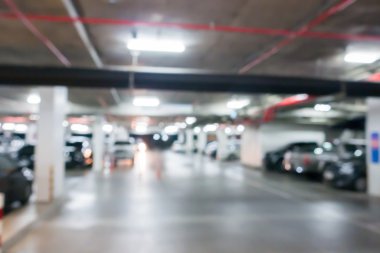 Araba park alışveriş merkezi bulanık