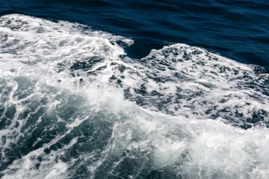 Denizde dalga kabarcık