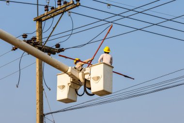 yüksek gerilim sonrası iş tırmanma, elektrikçi işçi