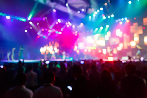 Silhouette crowd in front of concert stage blurred — Stock Photo, Image