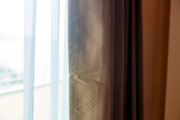 Cortina para janela no quarto de luxo — Fotografia de Stock