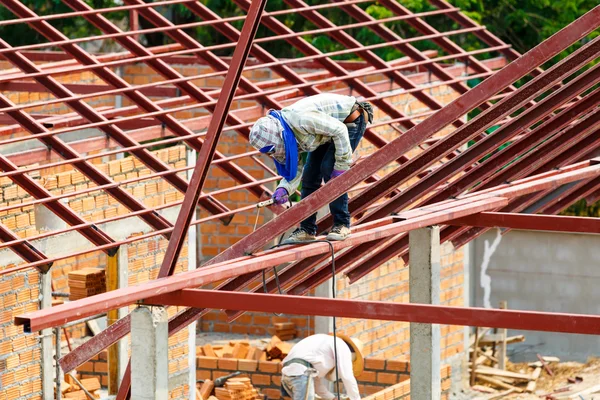 Dachstahlarchitektur im Bau Stockbild