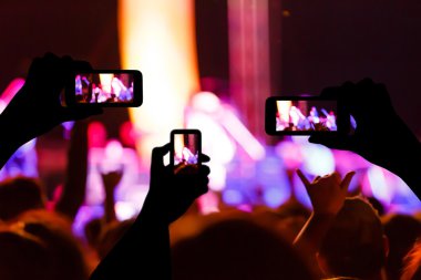 Fotoğraf kalabalık bulanık konser sahne önünde al