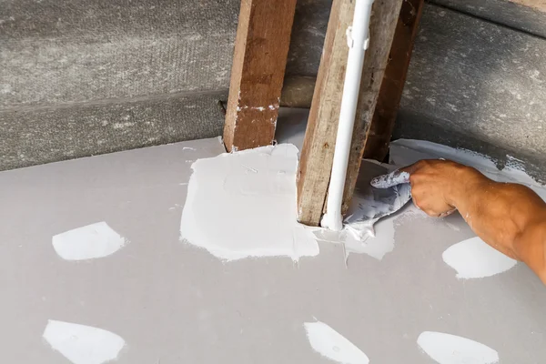 Plafond reparatie voor huis renoveren — Stockfoto