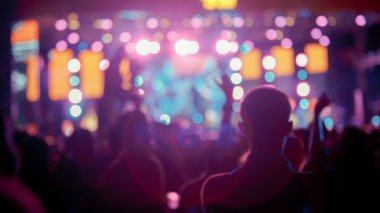 Kalabalık bulanık konser sahne önünde