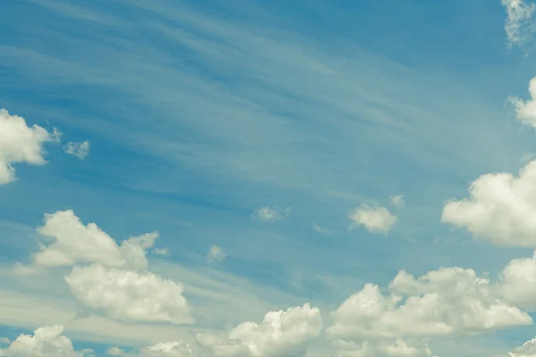 Mrak na modré obloze — Stock fotografie