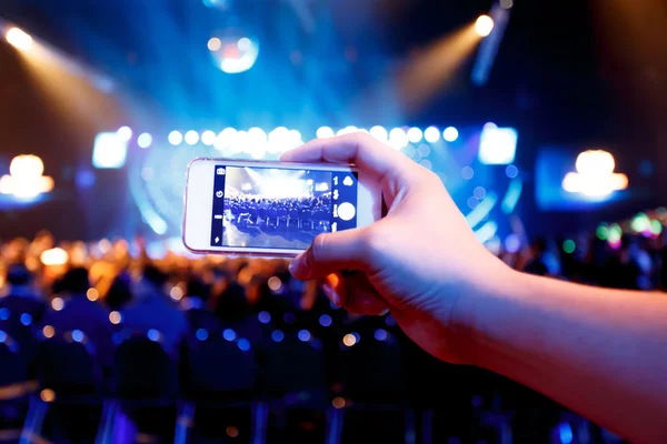 Take photo crowd in front of concert stage — Stock Photo, Image