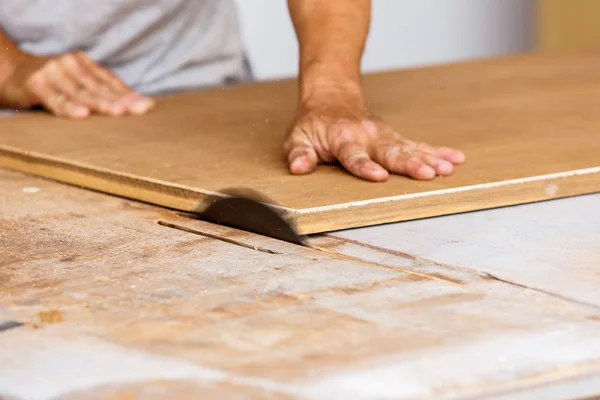 Carpenter use saw cut wood for make new furniture — Stock Photo, Image