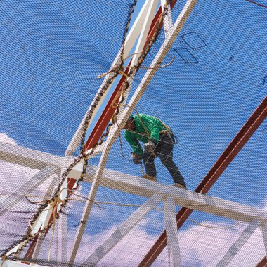 emek inşaat sitesinde çalışıyor