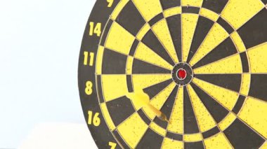 Dart okları hedef