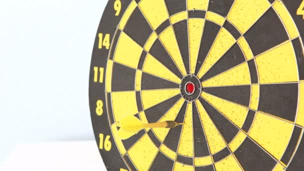 Darts arrows in the target — Stock Video