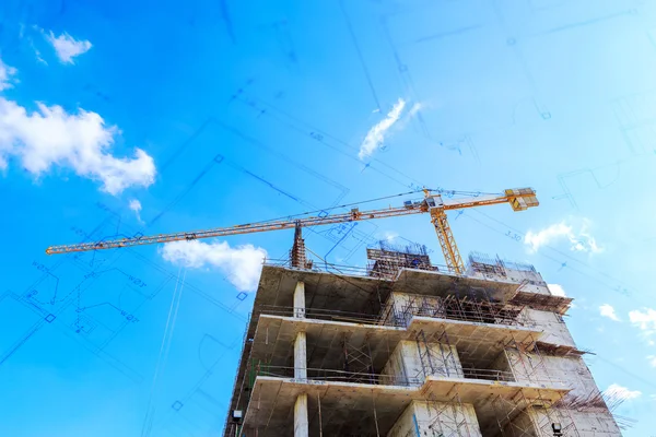 Construcción con grúas en el cielo azul — Foto de Stock