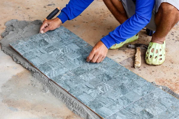 Floor tile installation for house building — Stock Photo, Image