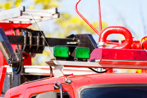 Groene sirene op brandweerwagen — Stockfoto