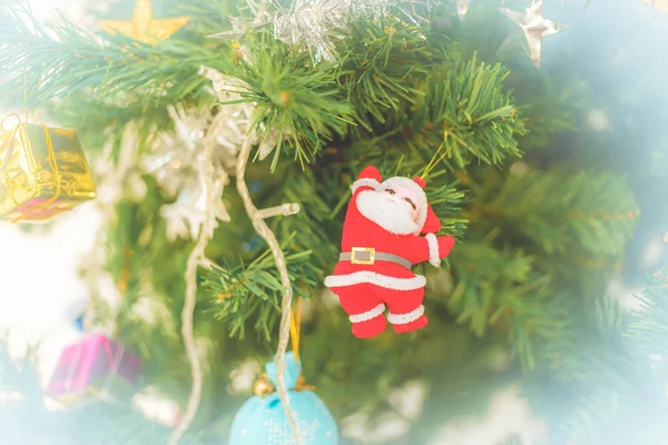 Árbol de Navidad con decoraciones de Navidad — Foto de Stock