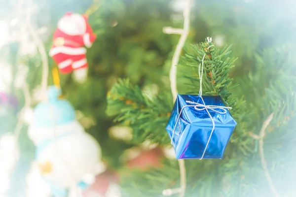 Albero di Natale con decorazioni natalizie — Foto Stock