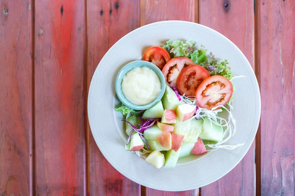 Obst und Gemüse Salat — Stockfoto