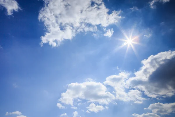 Clouds witt sun in the blue sky — Stock Photo, Image