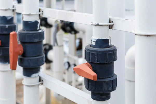 Ventil für die Wassersteuerung im Werk — Stockfoto