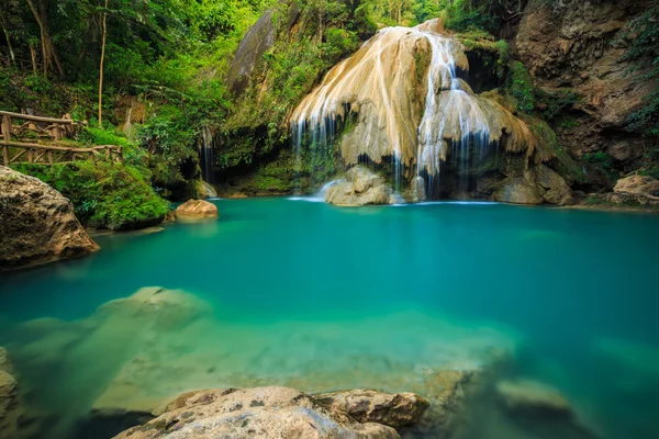 Прекрасный водопад в Таиланде — стоковое фото