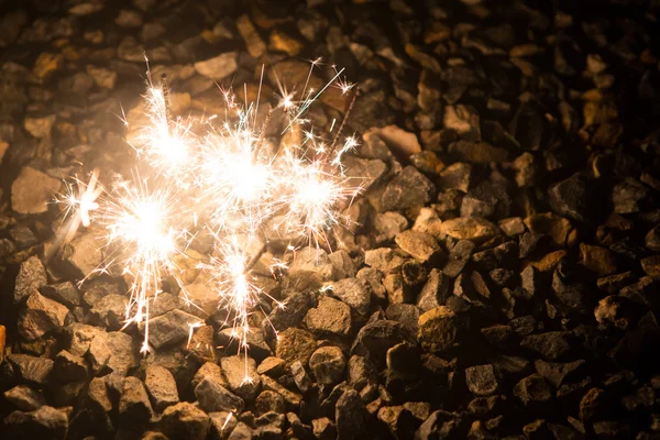 Hermoso fuegos artificiales chispeantes — Foto de Stock