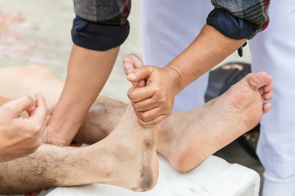 First aid for cramp injury — Stock Photo, Image