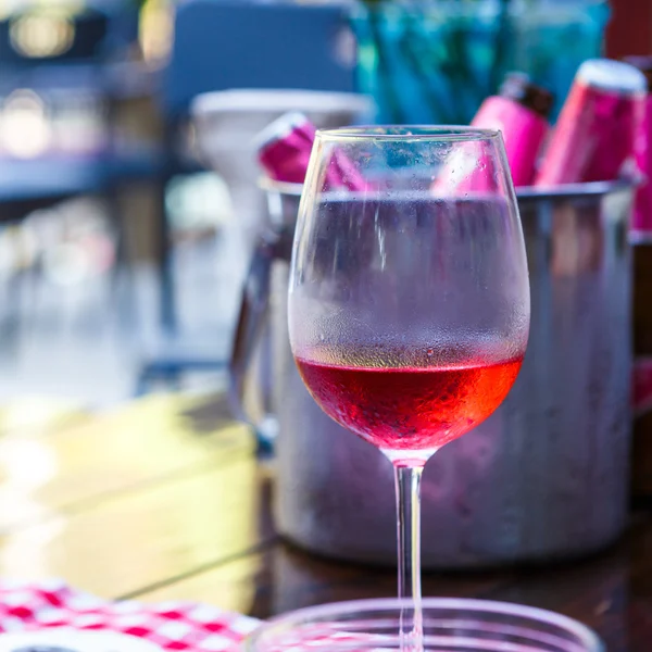 Red wine in restaurant — Stock Photo, Image