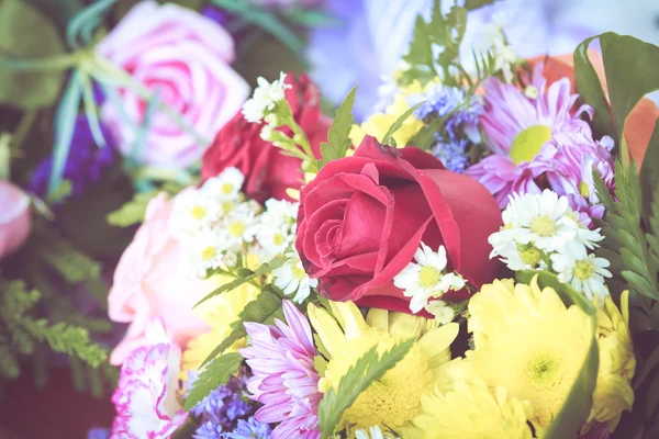 Red rose with purple bouquet — Stock Photo, Image