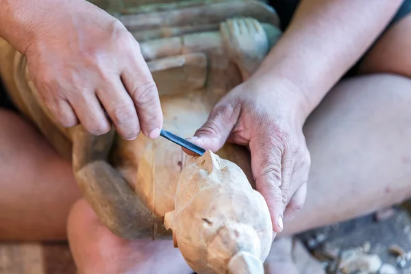 Hand van houtsnijwerk — Stockfoto