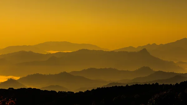 Leyer gunung tingkat di thailand — Stok Foto