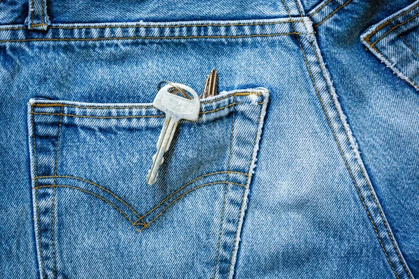 Jeans zak met auto sleutel — Stockfoto