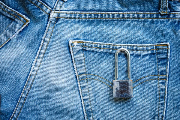 Bolso de jeans com cadeado — Fotografia de Stock