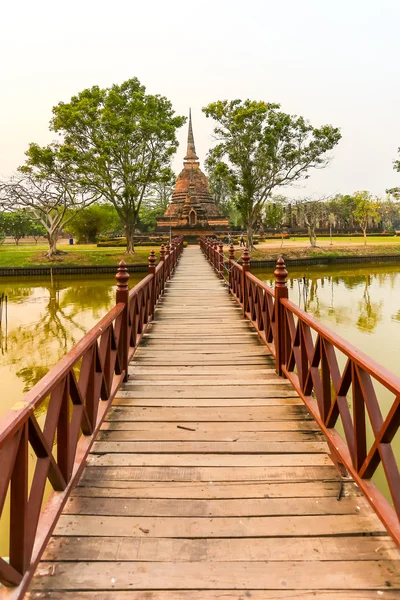 Park historyczny Sukhothai stare miasto w Tajlandii — Zdjęcie stockowe