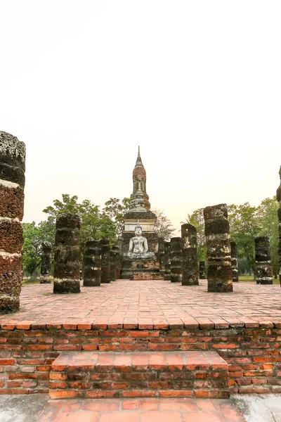 Park historyczny Sukhothai stare miasto w Tajlandii — Zdjęcie stockowe