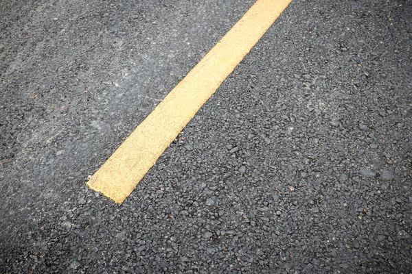 Ligne jaune sur la texture de route — Photo