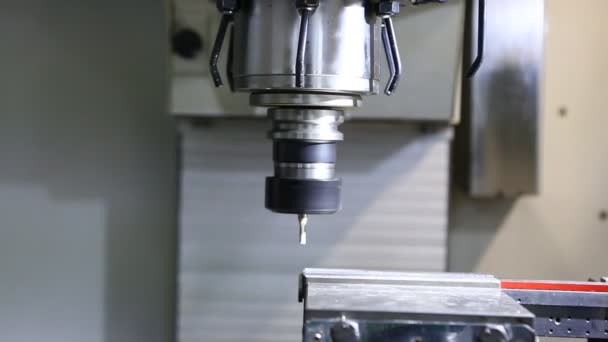 Torno, fresadora CNC — Vídeo de stock