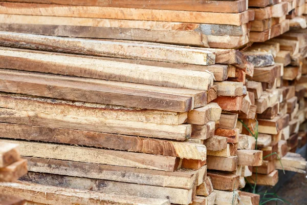 Holzstapel für Bauarbeiten — Stockfoto