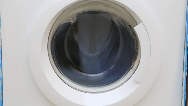 Lavadora lava ropa — Vídeo de stock