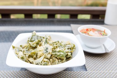 yeşil çay zafer karides salatası ile