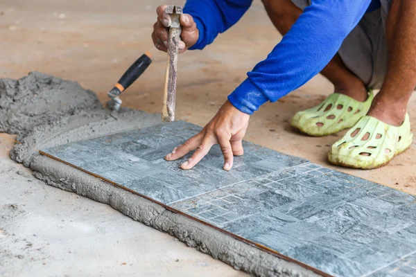 Floor tile installation for house building — Stock Photo, Image