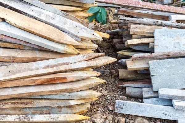 Pilha de feixe de madeira para trabalhos de construção — Fotografia de Stock