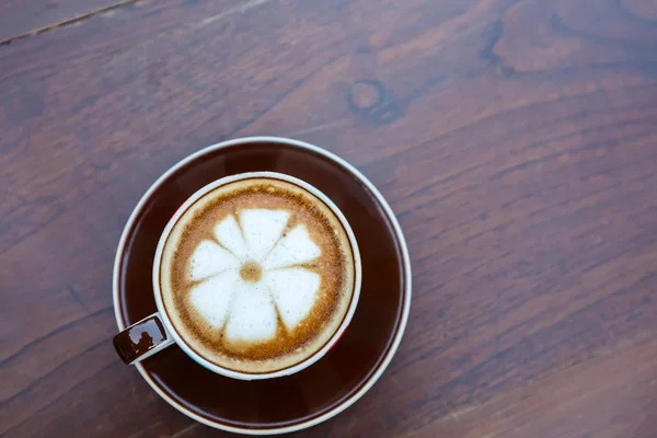 Coffee cup on table in cafe — Stock Photo, Image