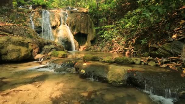 Чудовий водоспад в Таїланді — стокове відео