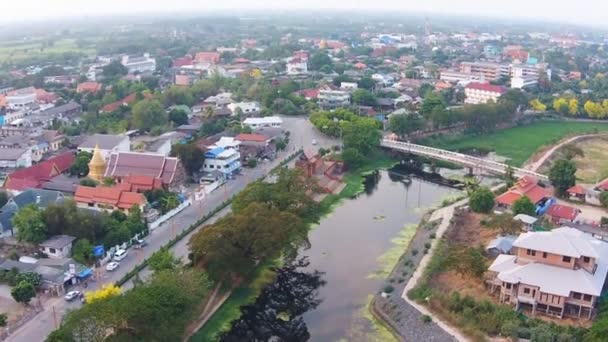 Letecký pohled na snímek město Lamphun — Stock video