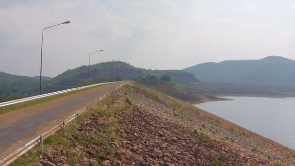 Tiro aéreo na barragem — Vídeo de Stock