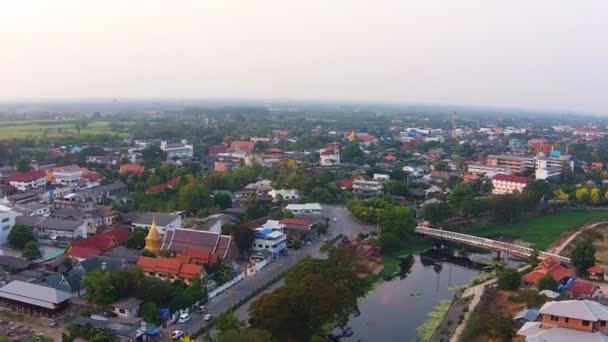 Flygfoto sköt Lamphun city — Stockvideo