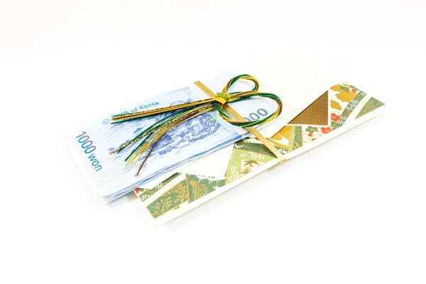 Корейские деньги с подарочным конвертом — стоковое фото