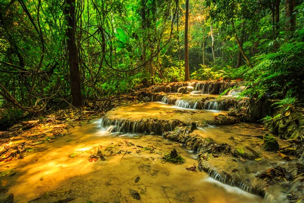 Maravillosa cascada en Tailandia —  Fotos de Stock