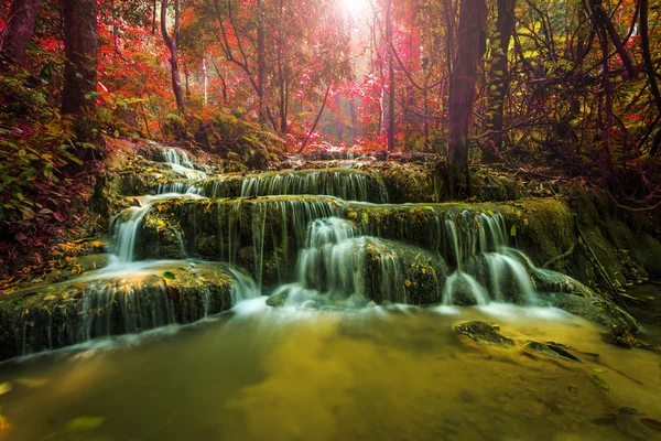 Maravillosa cascada en Tailandia —  Fotos de Stock