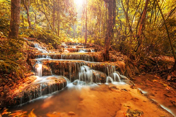 Wunderschöner Wasserfall in Thailand — Stockfoto